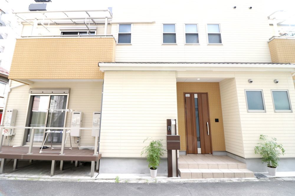Отель Sakura Japanese House Осака Экстерьер фото